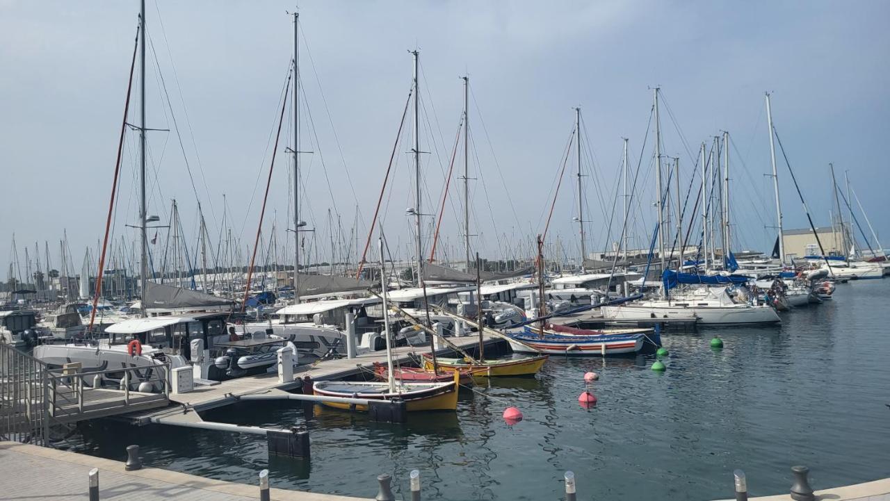 Adorable Petit Appartement Avec Magnifique Vue Sur Le Port De Canet Exterior photo